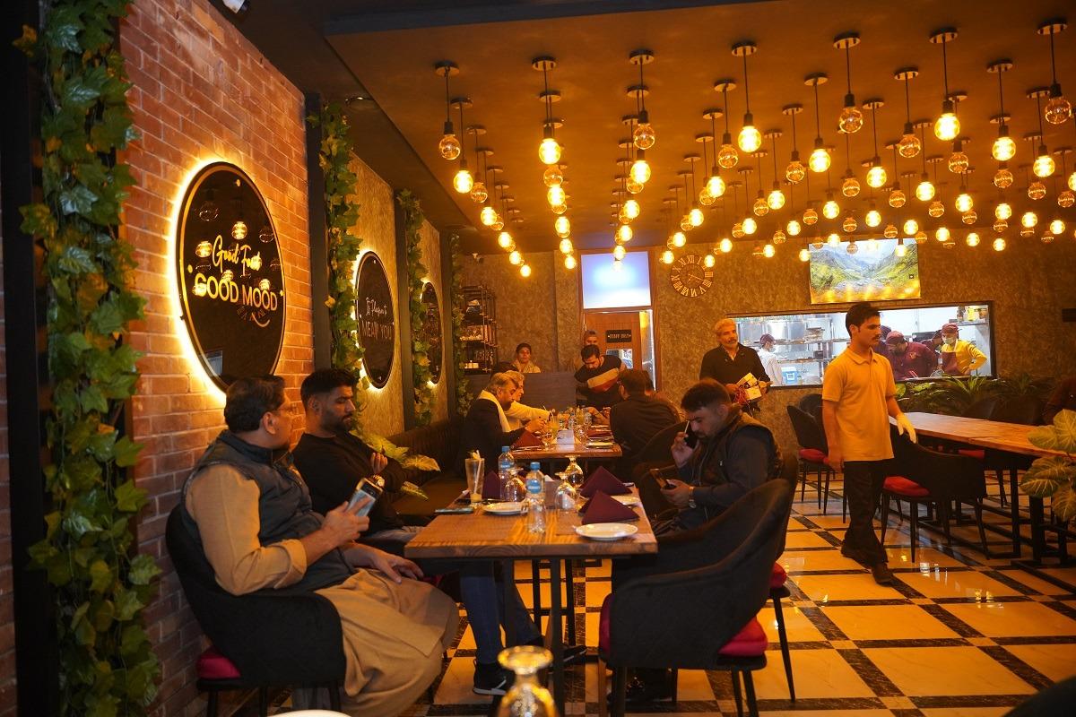 El Momento Lahore
