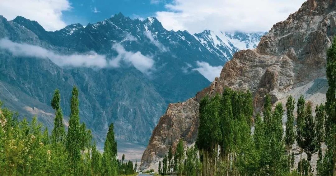 8 days tour to  SKARDU - HUNZA & NARAN